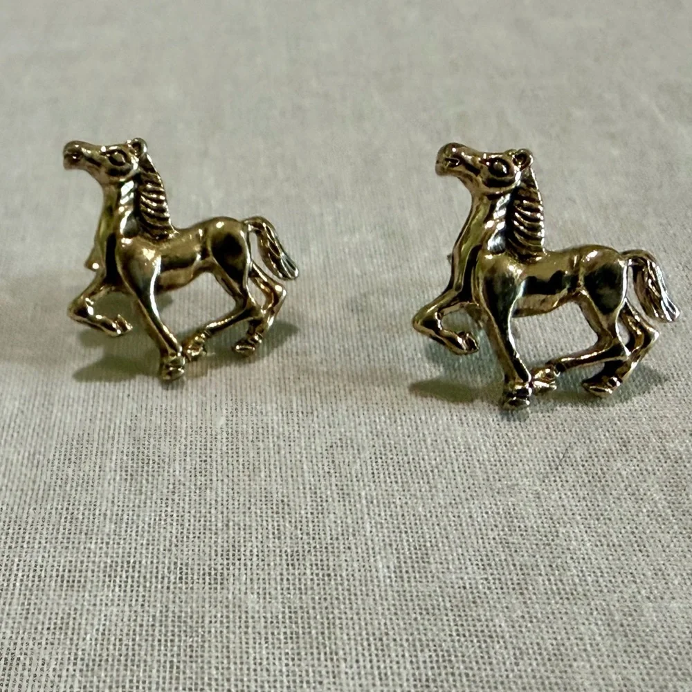 Vintage Gold Tone Horse Stud Earrings - Picture 3 of 7
